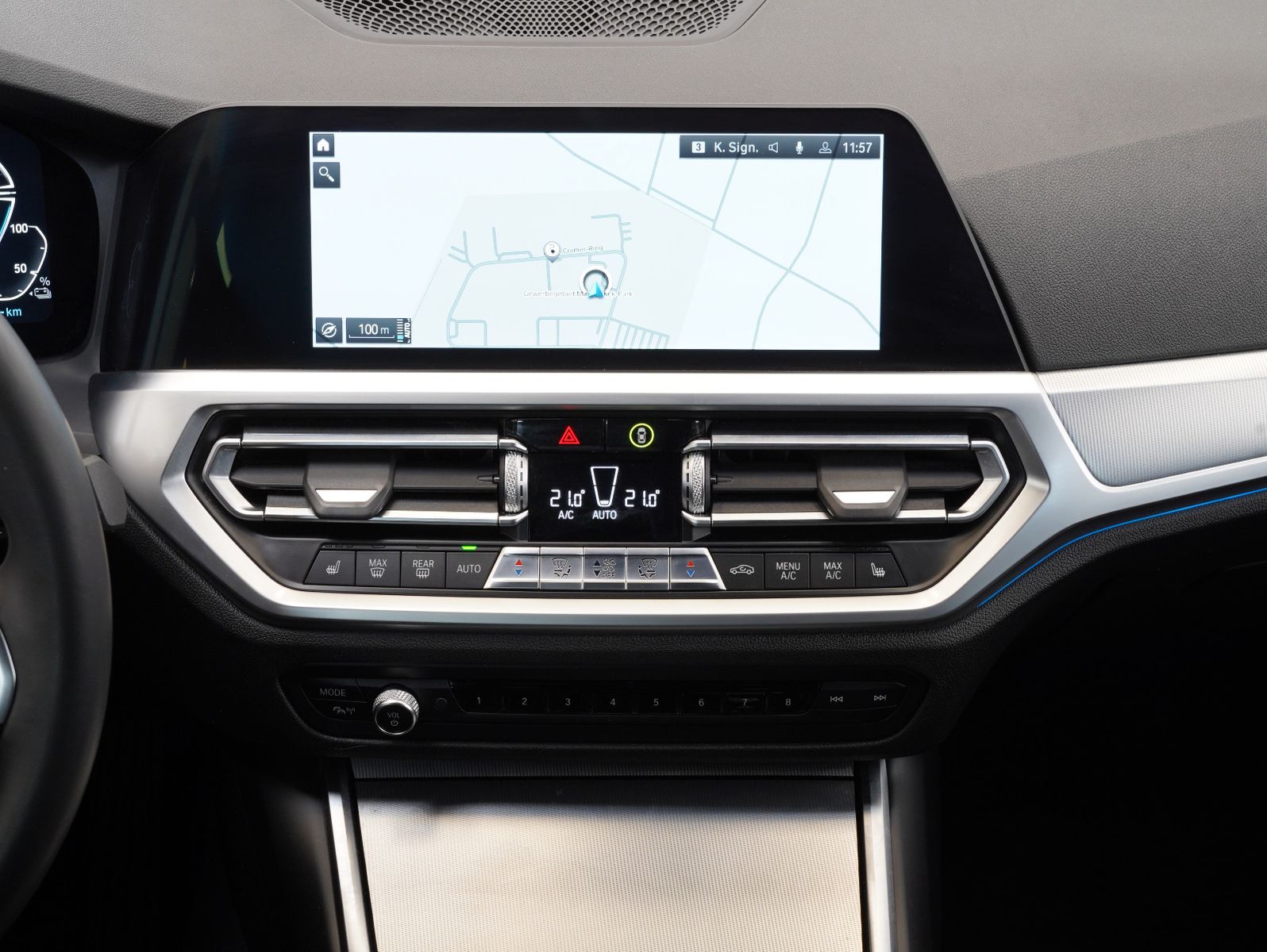 Fahrzeugabbildung BMW 330 e Touring Sport Line INDIVIDUAL/HEADUP/LASER