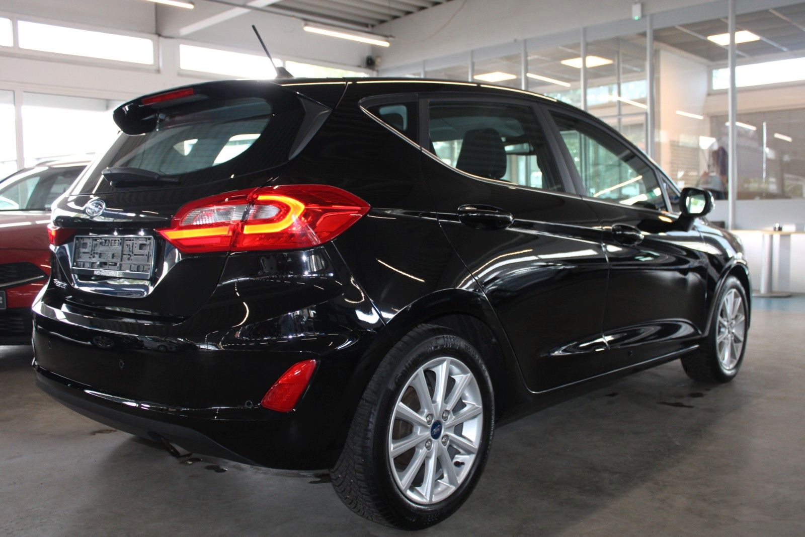 Fahrzeugabbildung Ford Fiesta Titanium LED KLIMA Allwetter PDC WinterP.