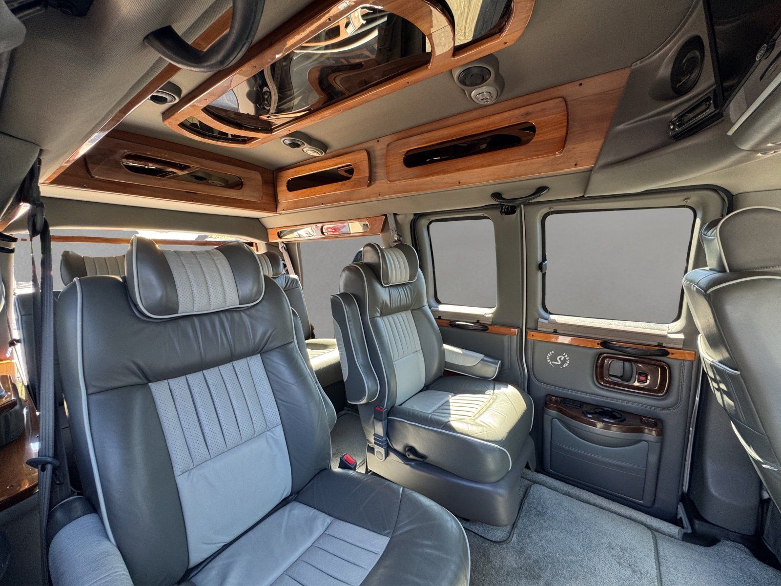 Fahrzeugabbildung Chevrolet Express 1500 Starcraft /Clean Carfax/ DVD/ BETT