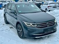 Volkswagen Tiguan Elegance DSG AHK Standheiz Pano -37% UVP