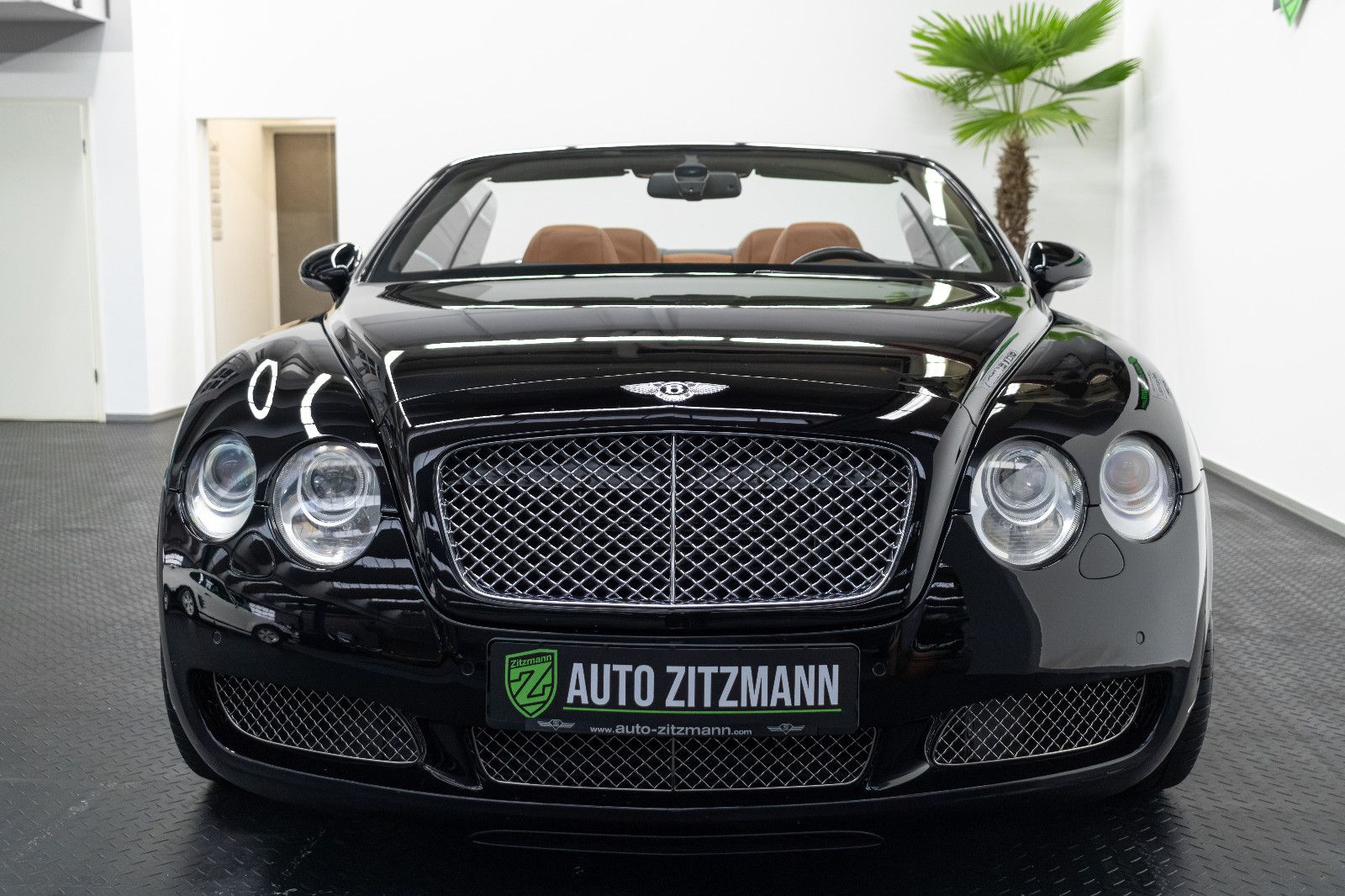 Fahrzeugabbildung Bentley Continental GTC/MASSAGE/TEMPOMAT/LUFTFEDERUNG