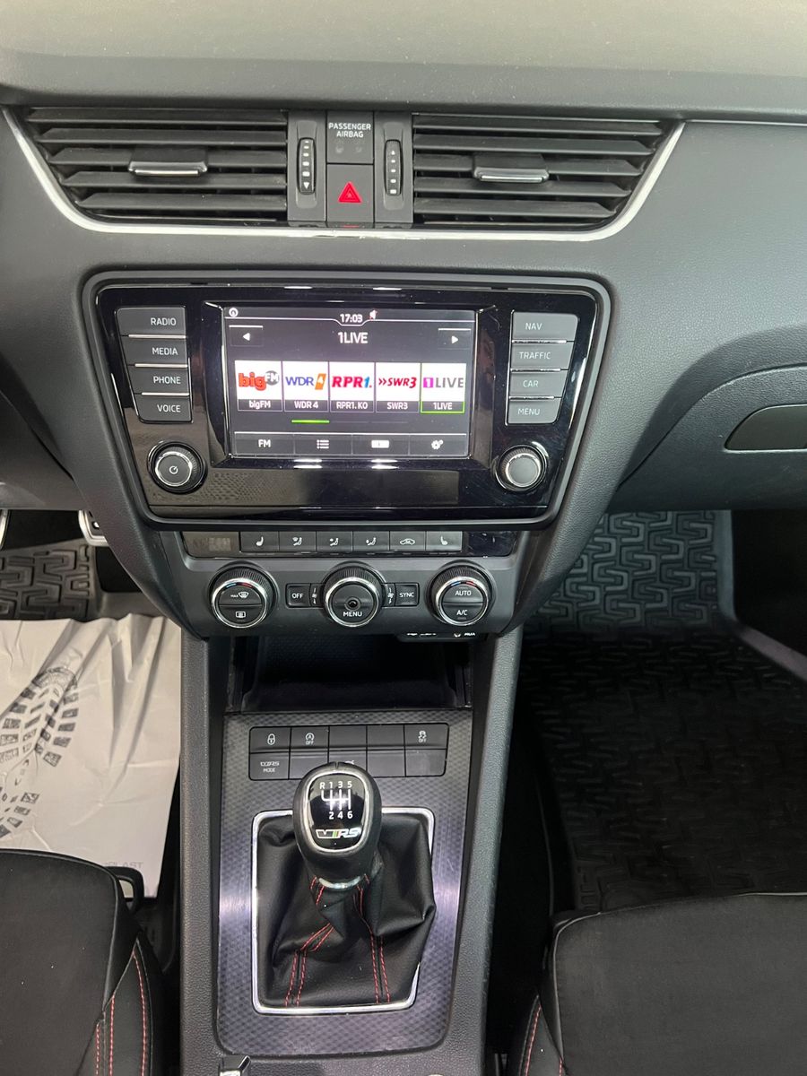 Fahrzeugabbildung SKODA Octavia Combi RS *RECARO*NAVI*