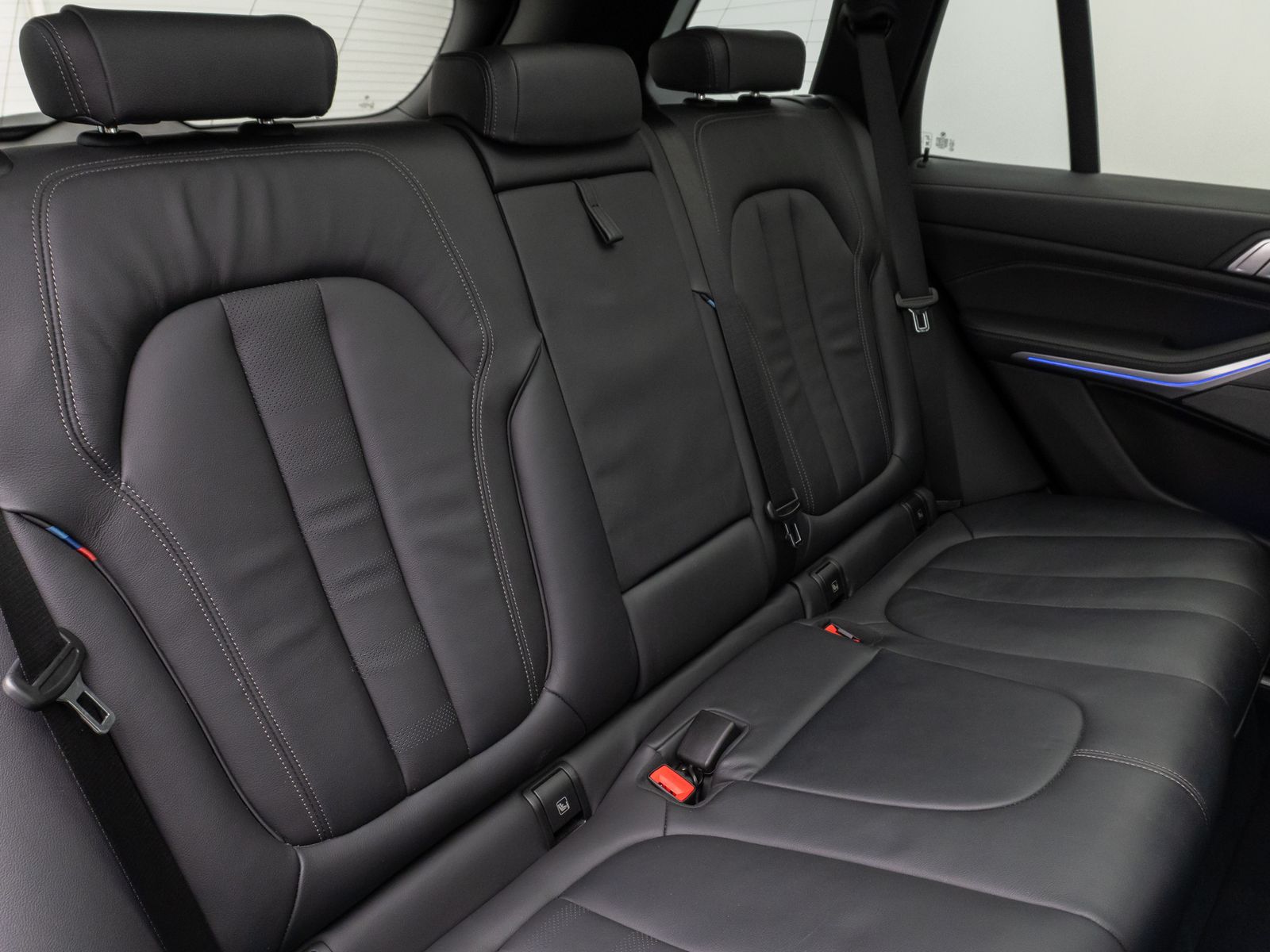 Fahrzeugabbildung BMW X5 xD25d M Sport Panorama Kamera HUD DAB H/K AHK