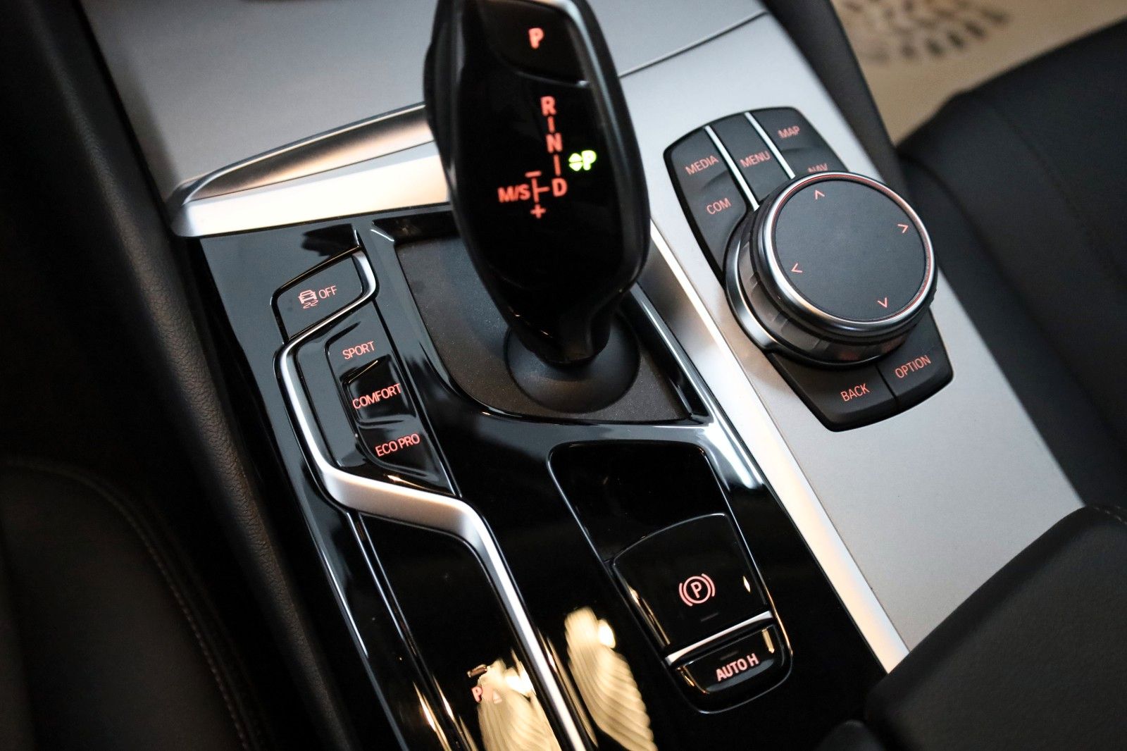 Fahrzeugabbildung BMW 530dA xDrive Touring Leder,Navi,Laser,HeadUp,SH