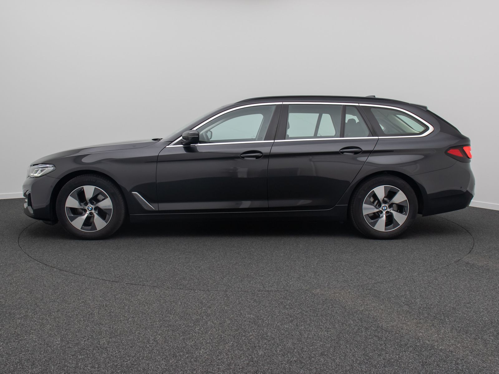 Fahrzeugabbildung BMW 520d xD  DAB Laser HUD Kamera AHK ALarm Komfort