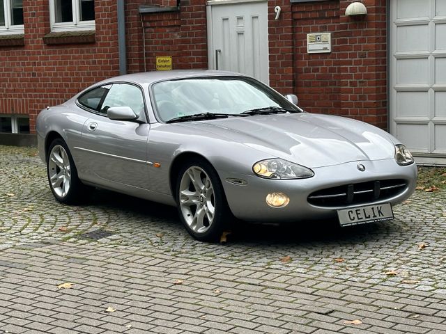 Jaguar XK8 4.0 Coupe Sehr gut erhalten