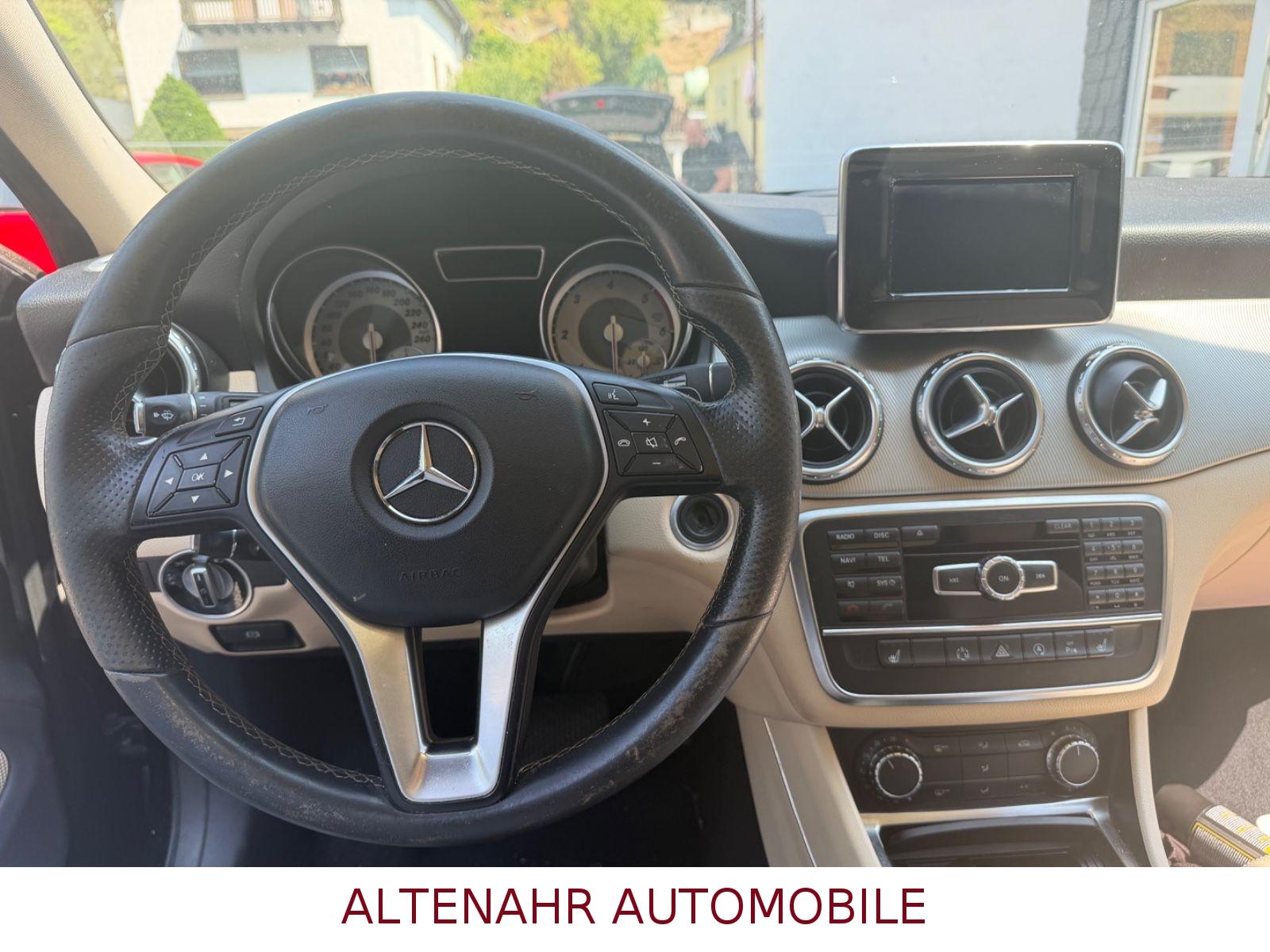 Mercedes-Benz GLA220 2015 — photo 13