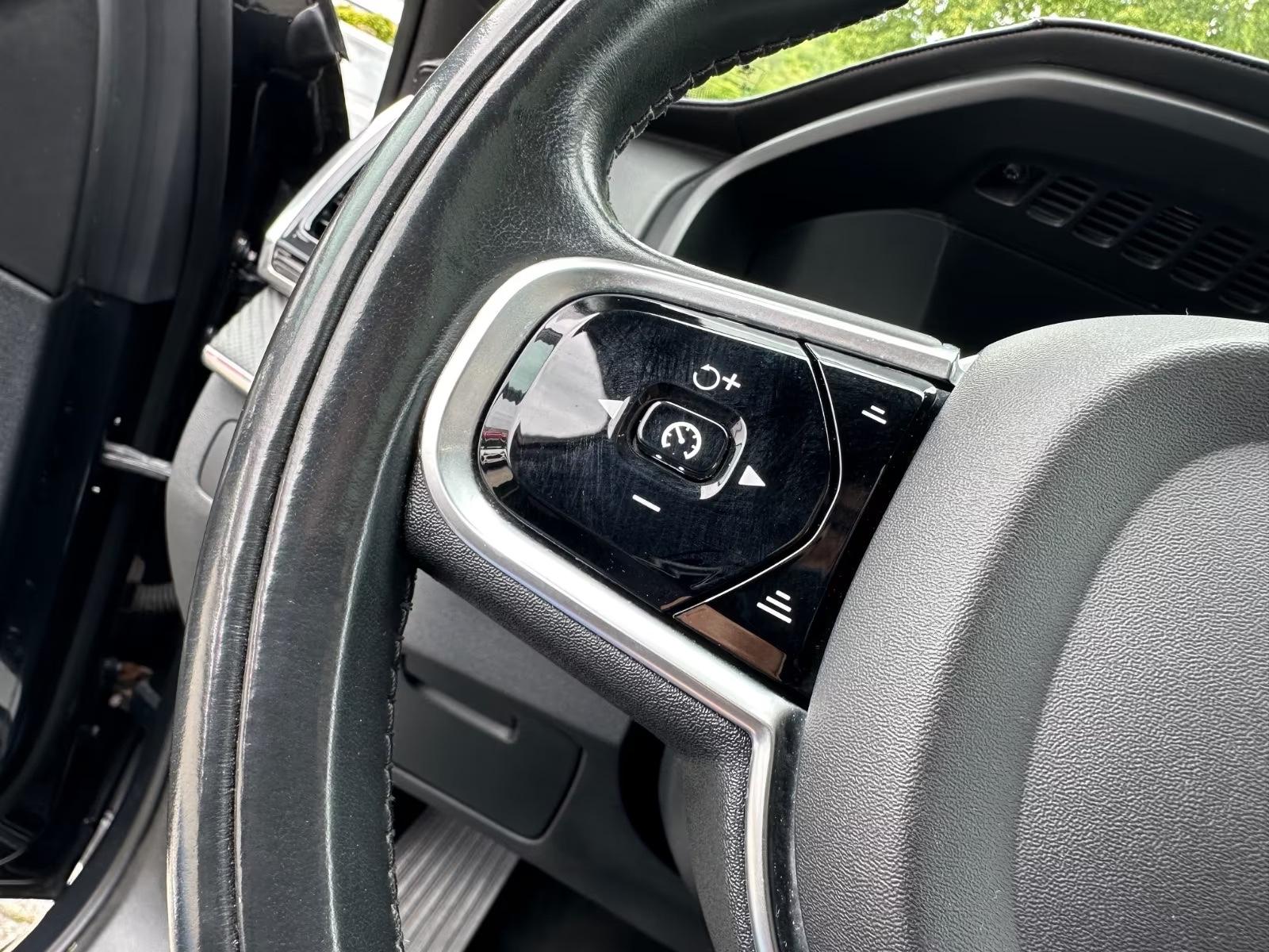 Volvo XC90 R-Design AWD KEY Stand AHK Pano ACC Luft
