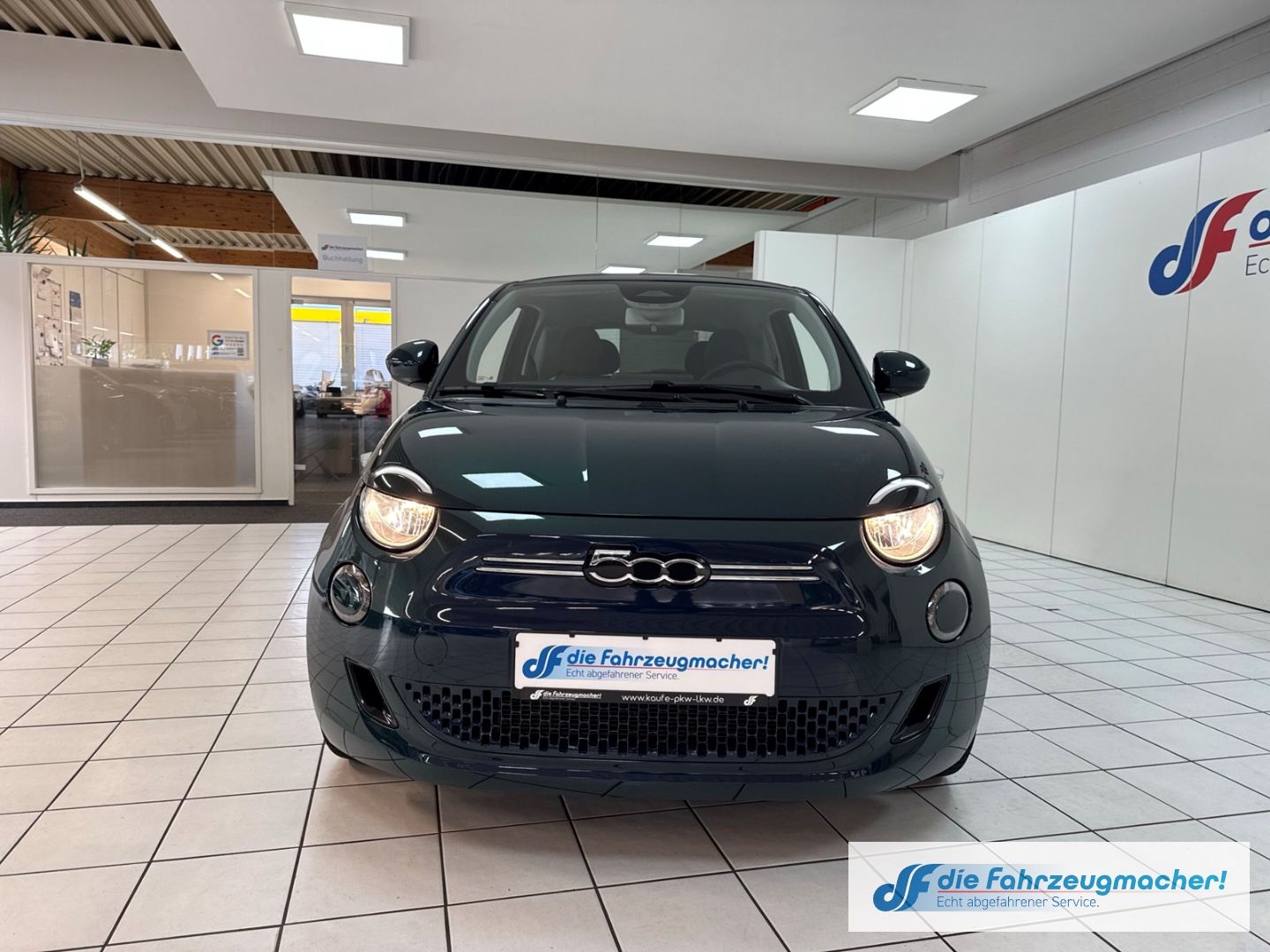 Fahrzeugabbildung Fiat 500 e Icon Navi Digitales Cockpit Memory Sitze A