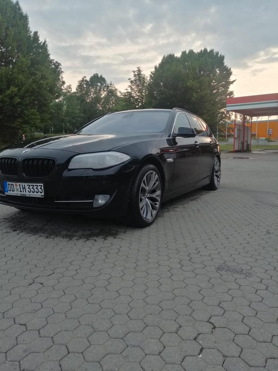 BMW 535 2011 — салон