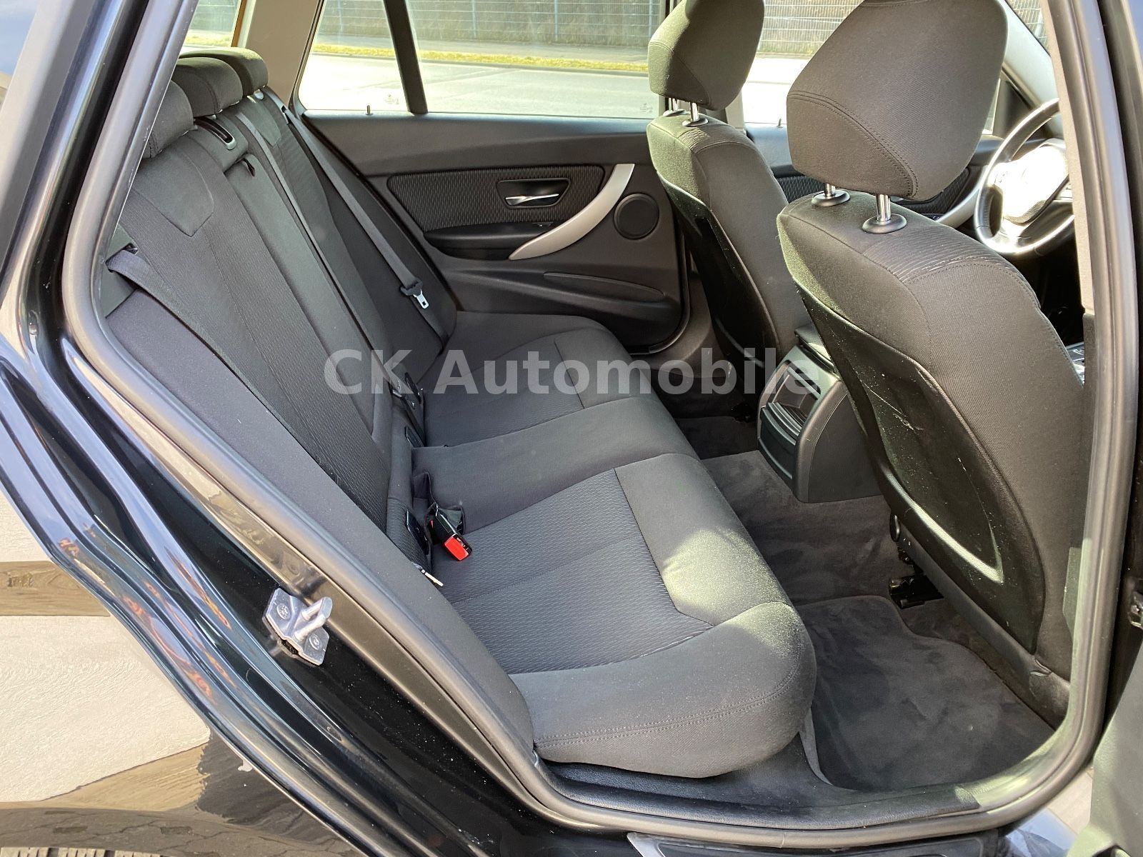 Fahrzeugabbildung BMW 320d Touring Automatik/Klima/Navi/Tempomat/PDC