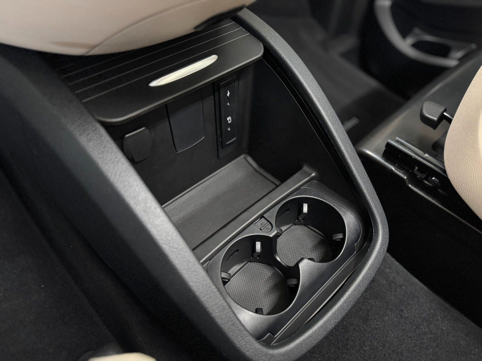 Fahrzeugabbildung Mercedes-Benz V-Klasse V 250d AVANTGARDE EDITION lang "AHK"