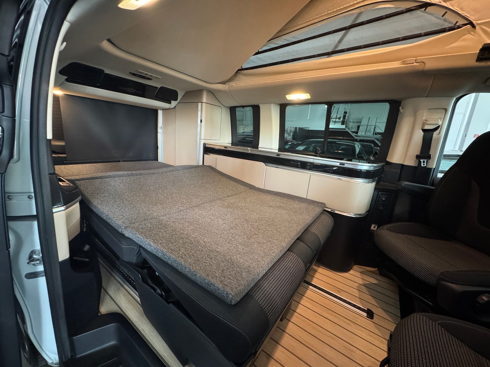 Fahrzeugabbildung Mercedes-Benz V 220 d 9GT MARCO POLO SPORTPAKET AHK LED MBUX+