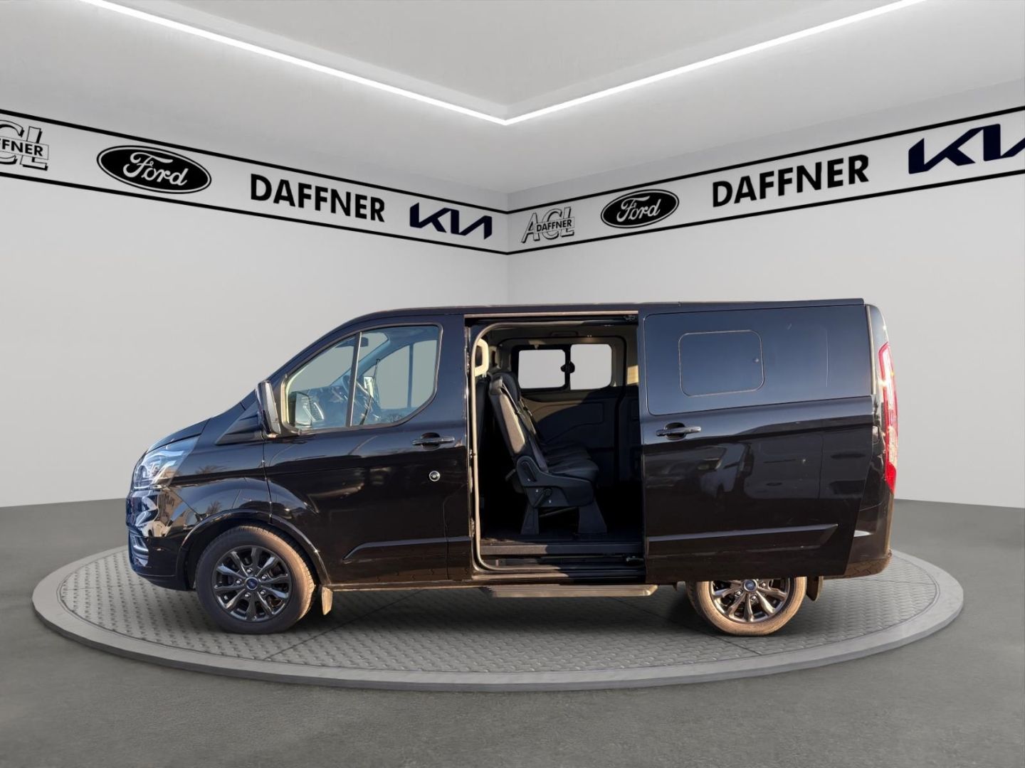 Fahrzeugabbildung Ford Tourneo Custom Kombi 320 L1 Titanium X Kamera AH