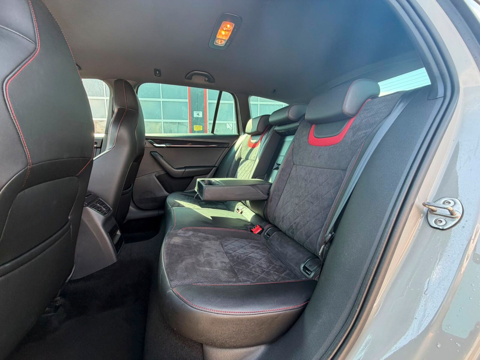 Fahrzeugabbildung SKODA OCTAVIA RS / 4x4 / NAVI