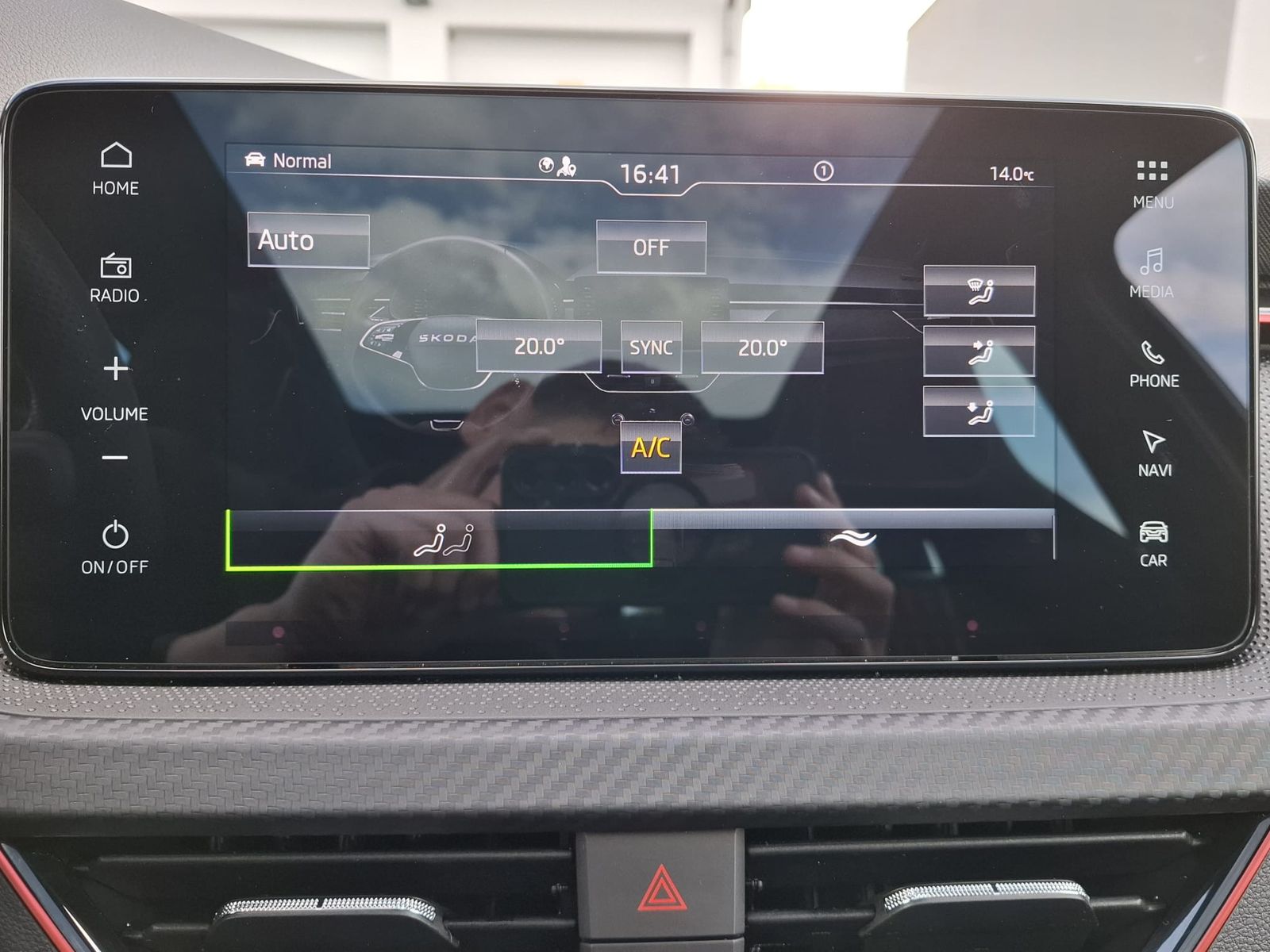 Fahrzeugabbildung SKODA Kamiq 1.5 TSI DSG Monte Carlo PANO*MATRIX*5J.GAR