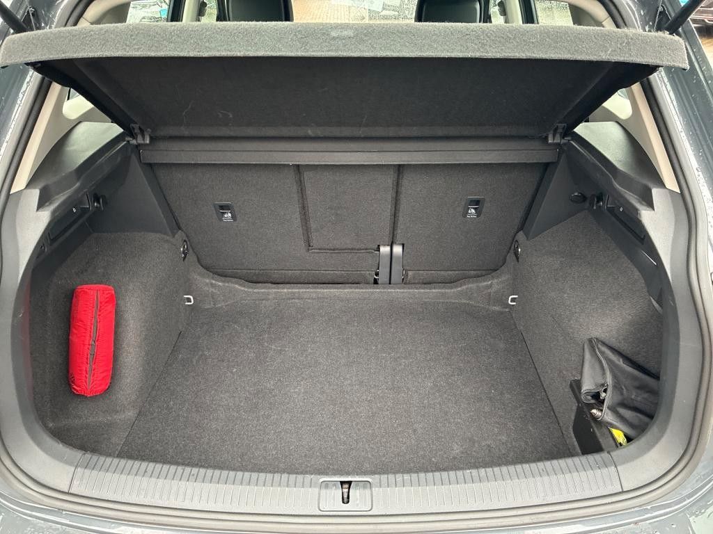 Fahrzeugabbildung Volkswagen Tiguan Life TDI DSG AHK NAVI KAMERA LED ACC GJ