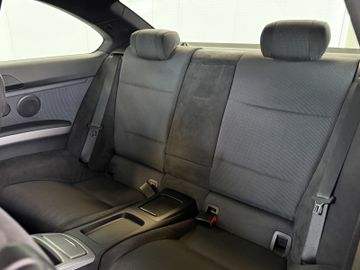 BMW 330xd COUPE ALLRAD SCHALTER M-SPORTPAKET 2.HAND