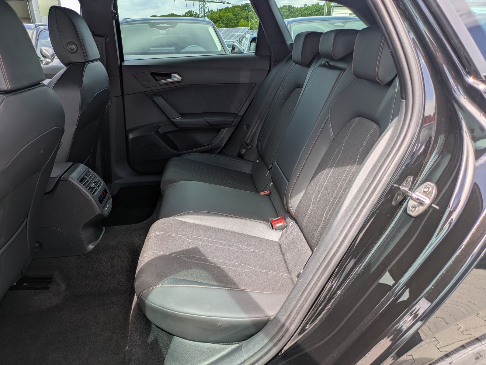 Fahrzeugabbildung CUPRA Leon 1.5 eTSI DSG MATRIX-LED*ACC*APP*KAMERA*18"
