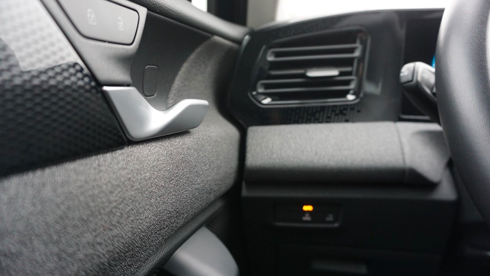 Fahrzeugabbildung Volkswagen Tiguan 2.0 TDI Kamera,Navi,LED, CarPlay, AHK el.