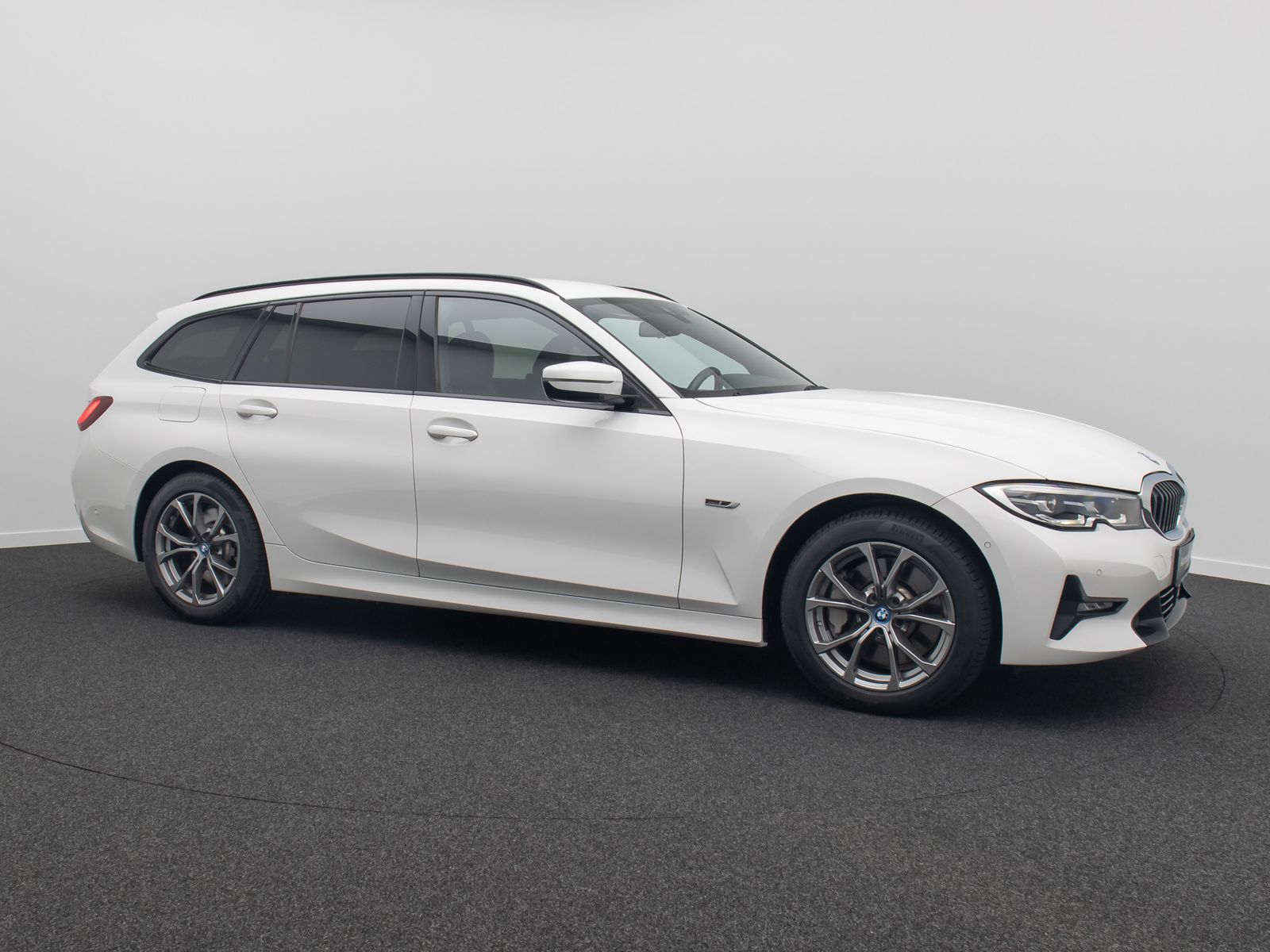 Fahrzeugabbildung BMW 330e Sport Line DAB Kamera Parkassistent Alarm