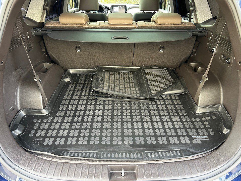 Fahrzeugabbildung Hyundai SANTA FE SEVEN 2.2 CRDi 4WD 8AT PREMIUM PANO 1HD