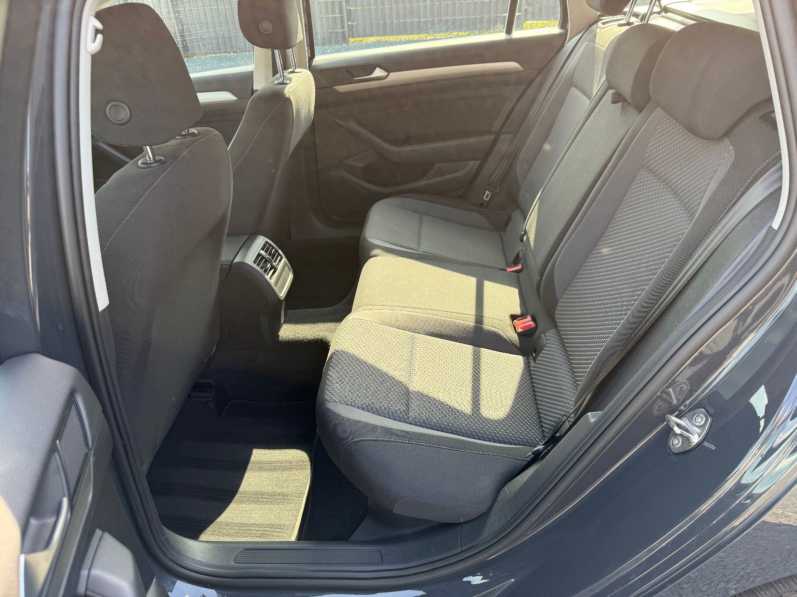 VW Passat Variant Passat 2.0 TDI Variant AUTOMATIK/KLIMA/AHK – Foto 15