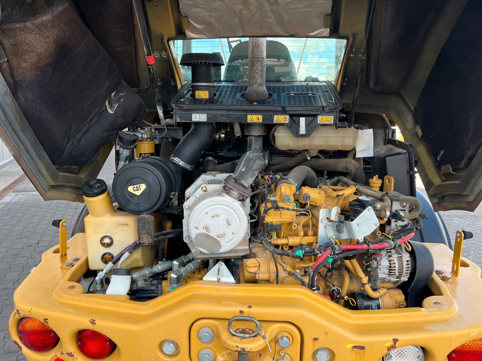 Fahrzeugabbildung CAT 908M / 2.644h / Gabel / Schaufel