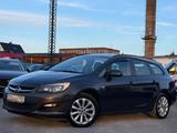 Opel Astra J Sports Tourer Active - Opel Astra: Kombi, J