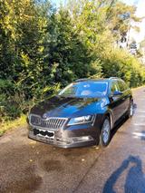 Skoda Superb 2.0 Combi, Premiumausstattung, TÜV neu  - Skoda Superb Gebrauchtwagen in Hamburg