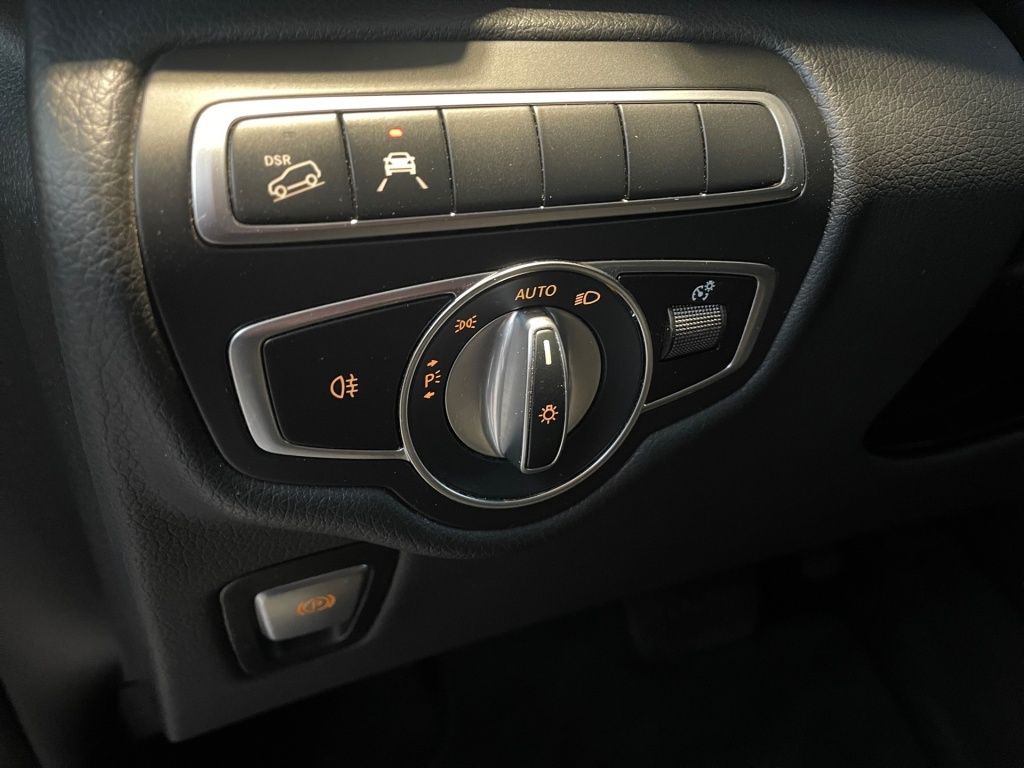 Fahrzeugabbildung Mercedes-Benz V 250 d 4MATIC ED/L AHK, Airmatic, STHZ, LED