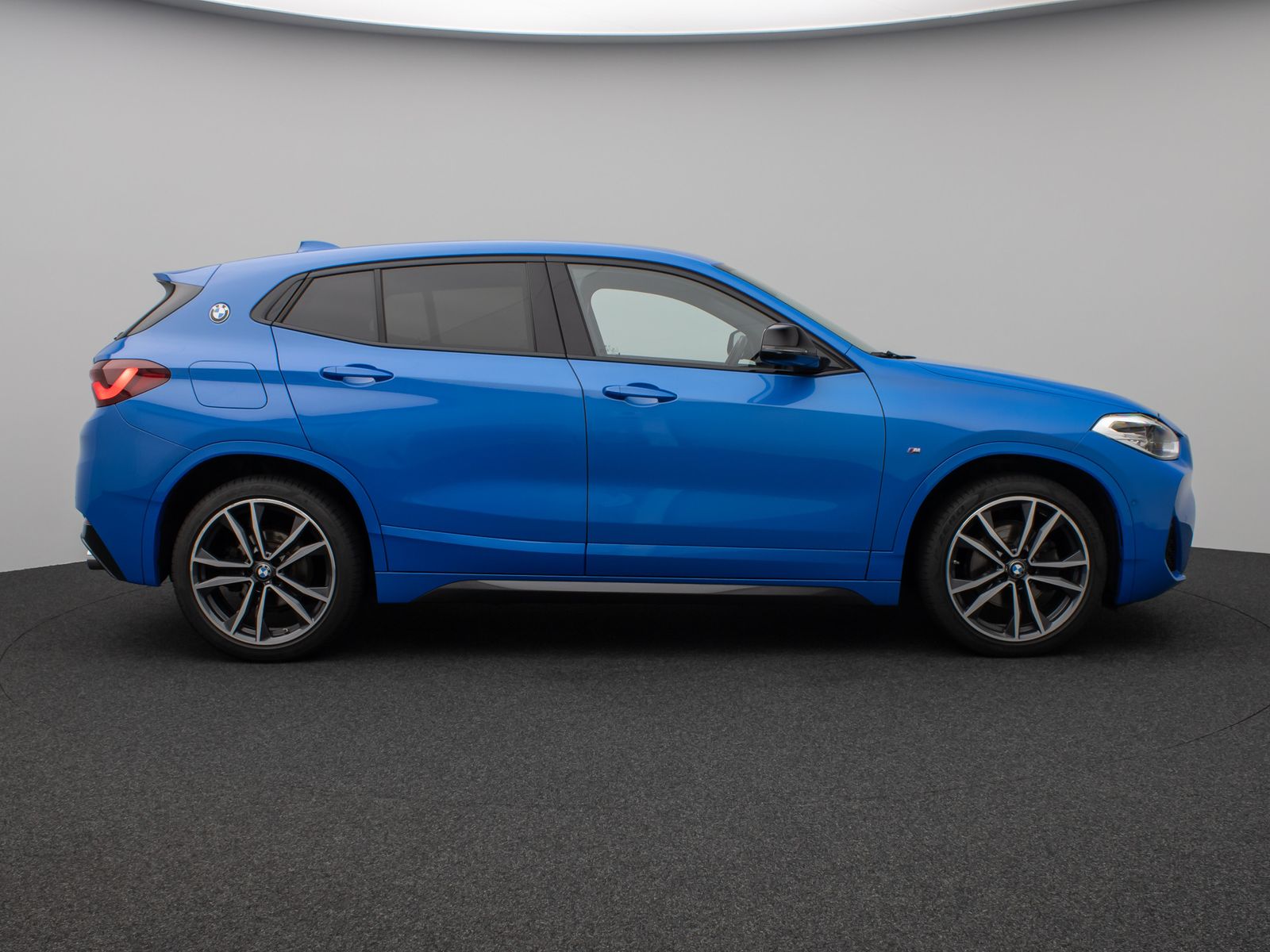 Fahrzeugabbildung BMW X2 sD18d M Sport Kamera HUD DAB HiFi Komfort 19"