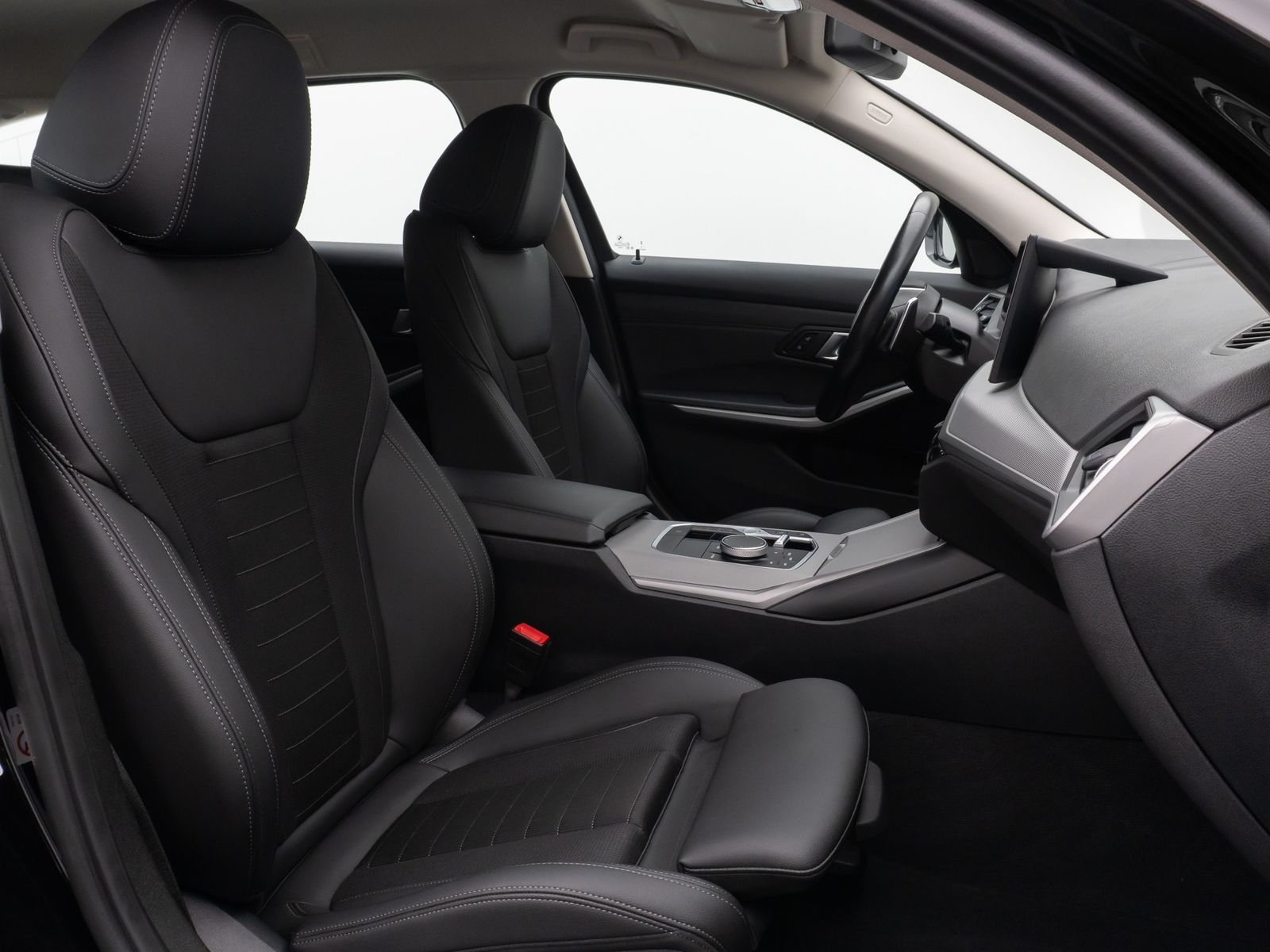 Fahrzeugabbildung BMW 320d Kamera DAB HiFi Leder Komfort Sport LED
