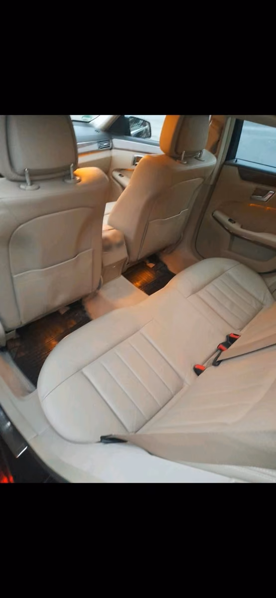 Mercedes-Benz 350 2012 — rear view