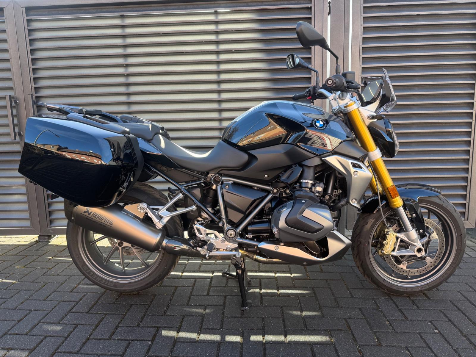 BMW R 1250r Triple Black nur 4335 km | Koffer