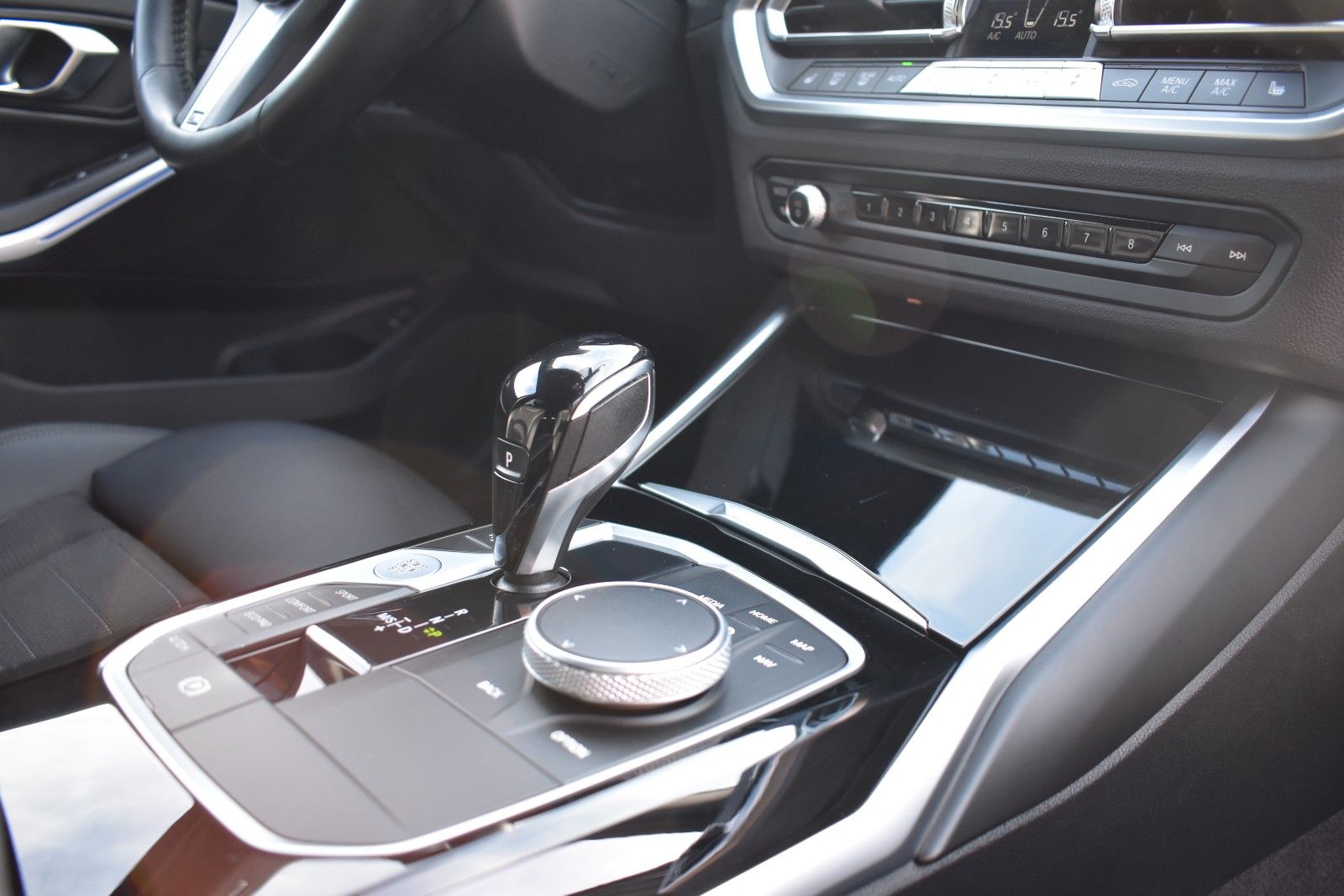 Fahrzeugabbildung BMW 318d Touring SPORT-L/M-SPORT/SHADOW/LED/DAB/PDC