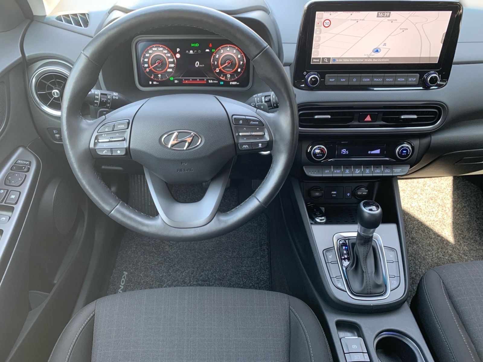 Fahrzeugabbildung Hyundai KONA 1.6 GDI Prime Hybrid Navi LED