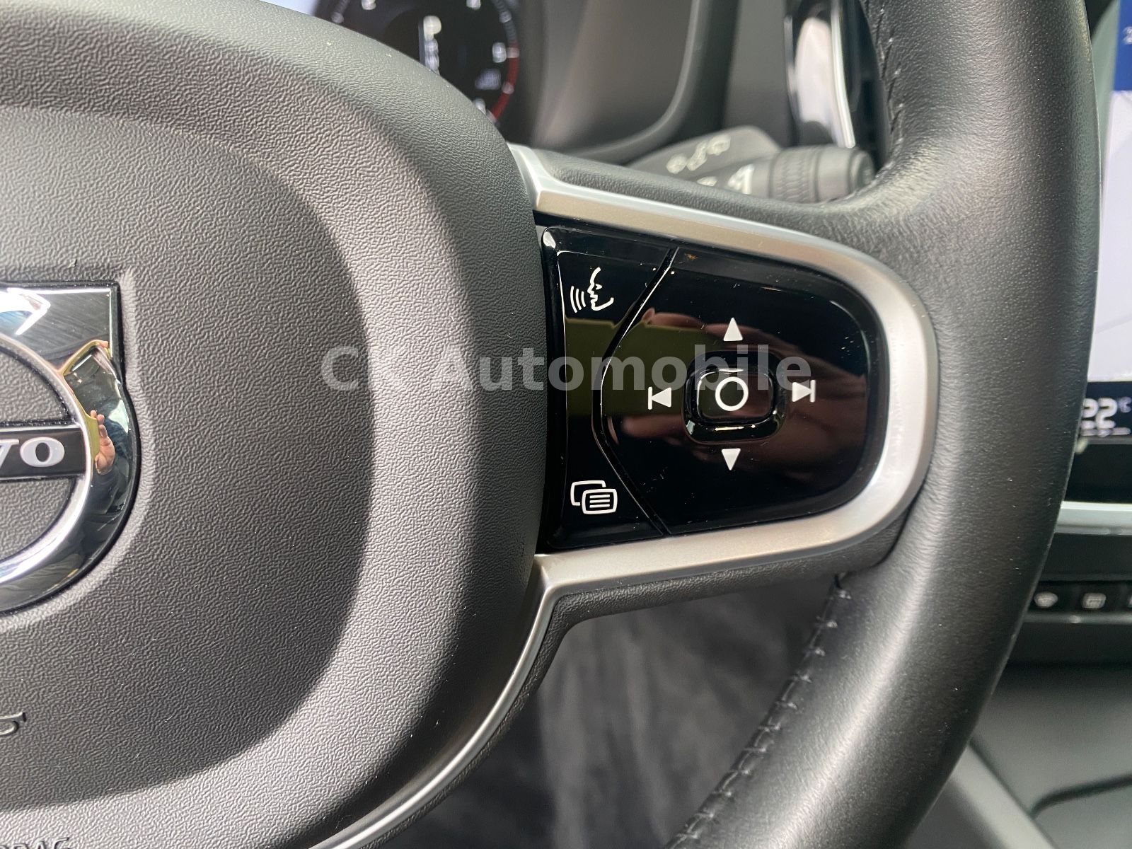 Fahrzeugabbildung Volvo V60 D4 CrossCountry Pro AWD/Navi/BLIS/Kamera/LED