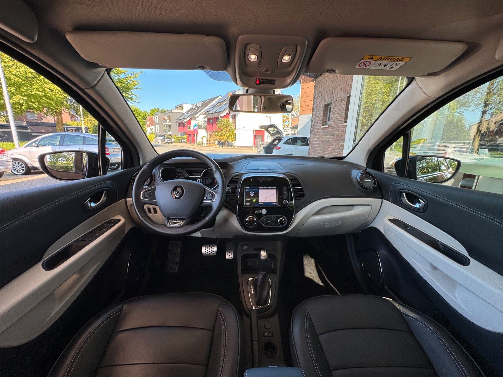 Fahrzeugabbildung Renault Captur Initiale Paris Navi/Leder/Kamera/21Tkm