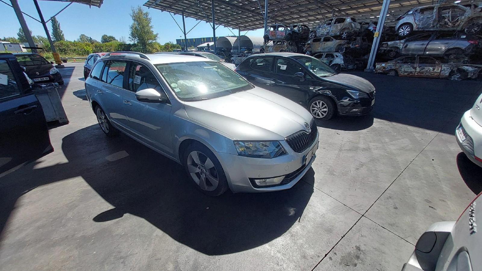 Skoda Octavia 2014 — rear view