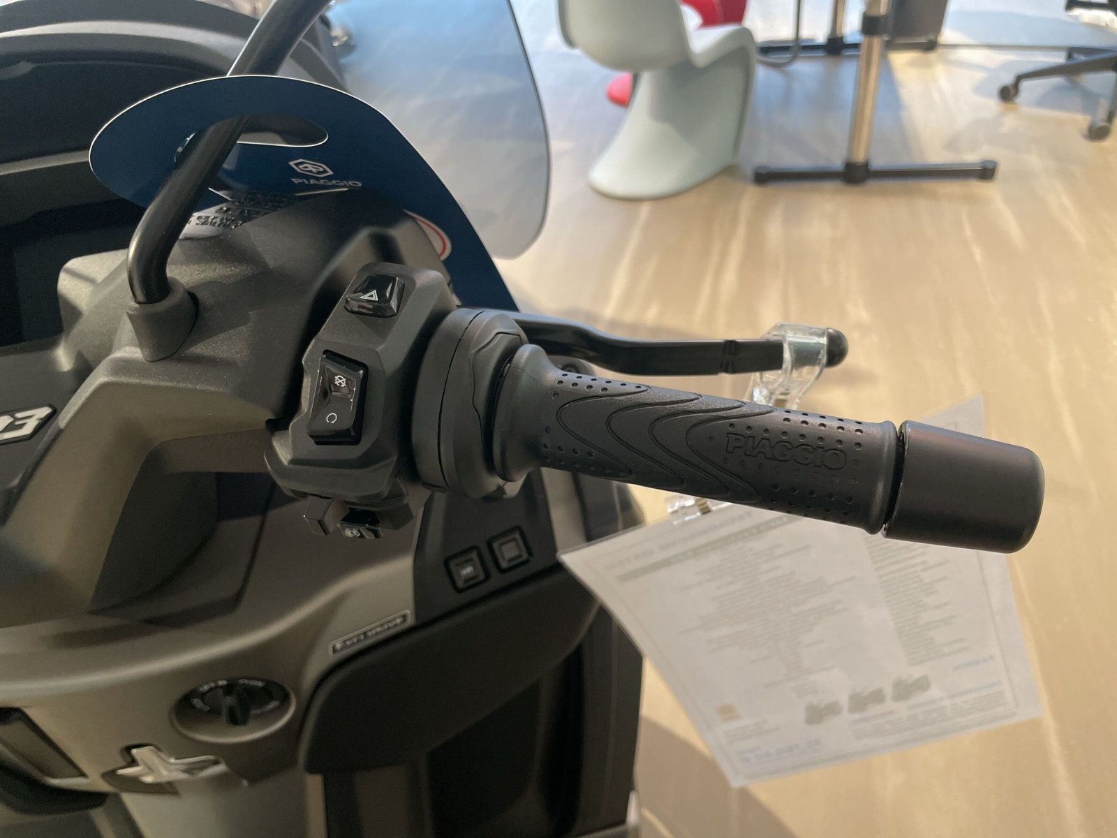 Fahrzeugabbildung Piaggio MP3 530 HPE Exclusive Grey Titanio
