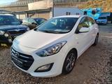 Hyundai i30 blue Trend 1,4*Klima*Temp*Garantie*Insp*EUR6 - Hyundai i30 mit Benzin-Antrieb: Scheckheftgepflegt, Limousine, Klimaanlage, Euro4
