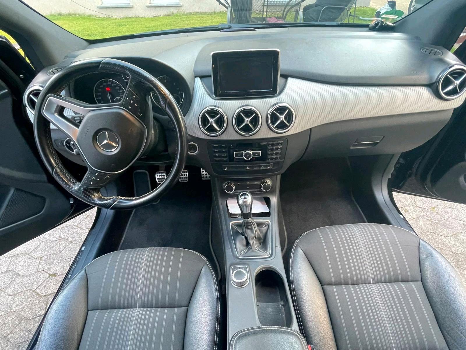 Mercedes-Benz B180 2012 — photo 6
