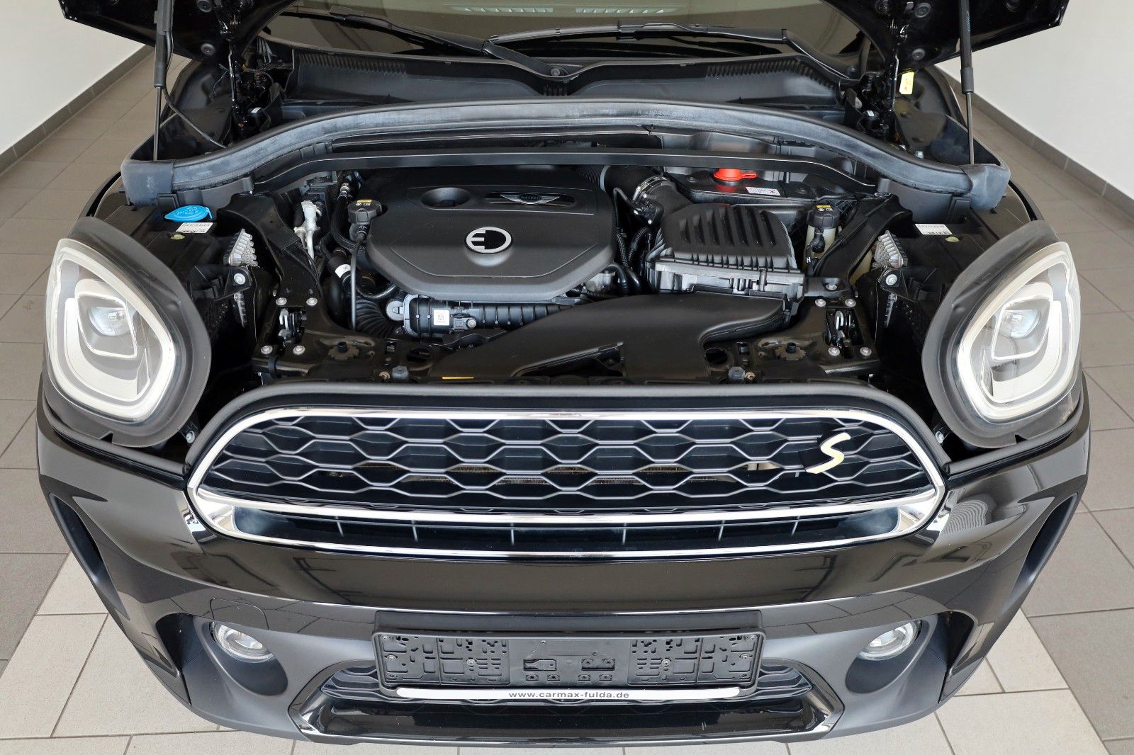 Fahrzeugabbildung MINI Cooper SE Countryman All4 Hybrid Trim ,Navi,LED