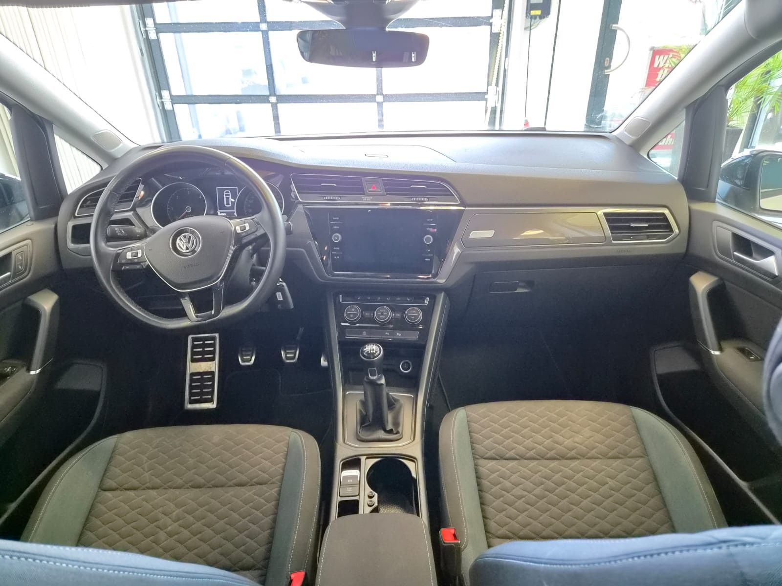 Fahrzeugabbildung Volkswagen Touran IQ.DRIVE / 1. HAND / MWST