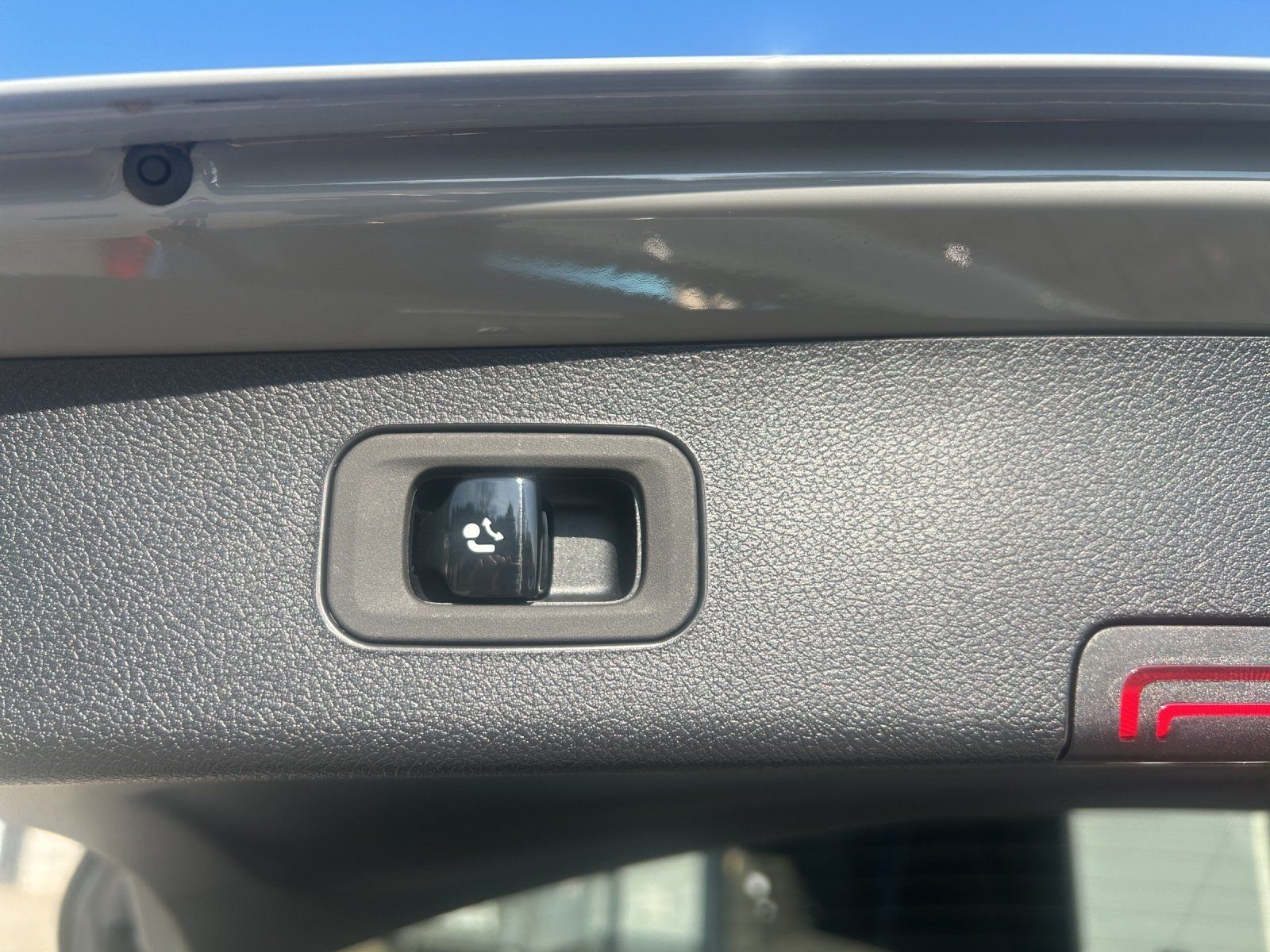 Fahrzeugabbildung Mercedes-Benz E200 T AMG Advan+ SUPERSCREEN LederPkt AHK Night