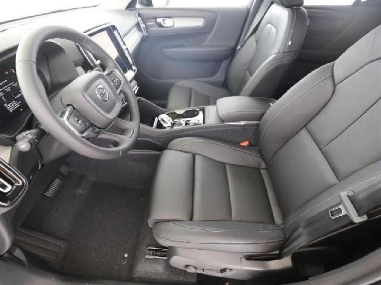 Fahrzeugabbildung Volvo XC40 B4B Plus Dark