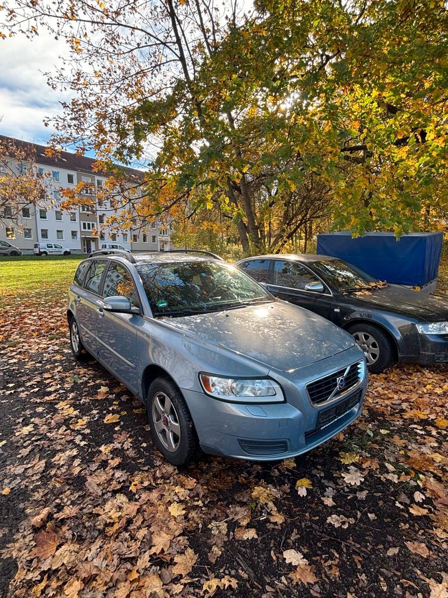 Volvo V50 2009 — салон