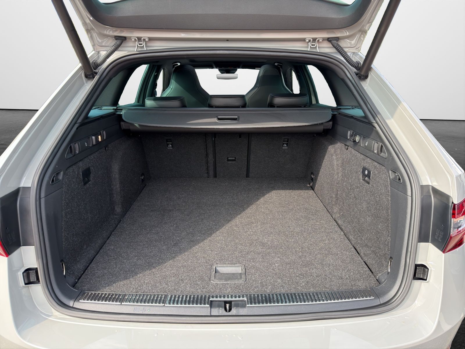 Skoda Superb Combi 1.8 TSI DSG Sportline  Panodach AHK foto 13