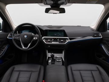 Fahrzeugabbildung BMW 320d Luxury Line Kamera HUD DAB HiFi Komfort LED